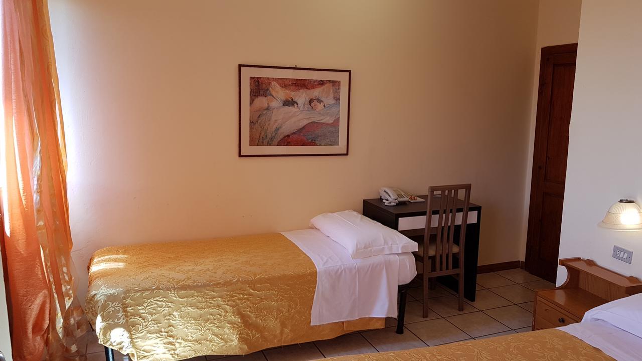 Amelia Hotel Momigno المظهر الخارجي الصورة